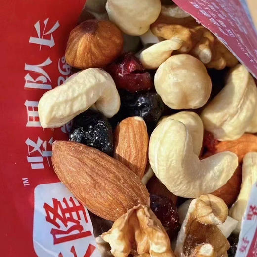 【沃隆·每日坚果】坚果香味浓郁，无碎渣🤔 ，每一颗都很新鲜，爽脆酥香！💫 蓝莓干➕ 蔓越莓干～软而不腻大颗粒🎀 6⃣ 种坚果➕ 果脯，科学配比——沃隆，只做好坚果！ 商品图3