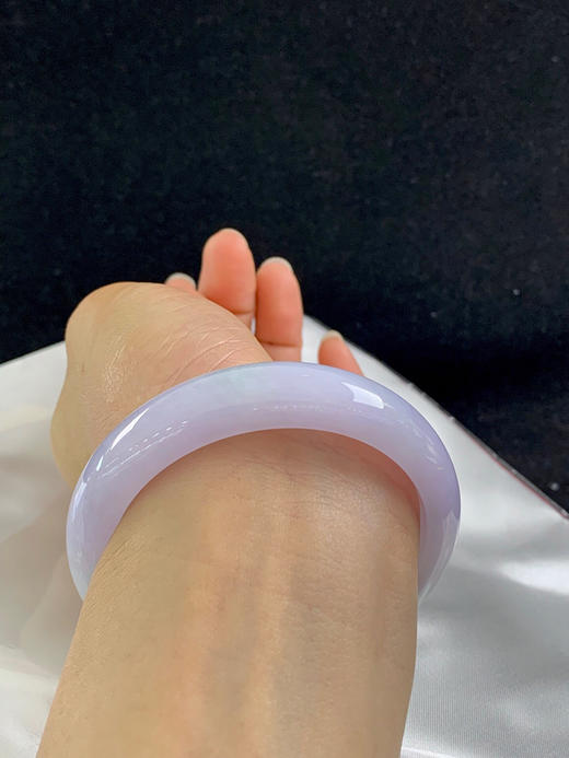 612504，58.6圈口，糯化飘紫正圈平安镯，淡春彩色系，半山半水色，底子细润 商品图5