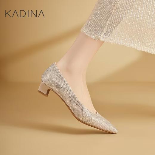 【KADINA】 AF3  卡迪娜2025春季新款低粗跟尖头闪闪满钻浅口通勤女单鞋KS251552 商品图1