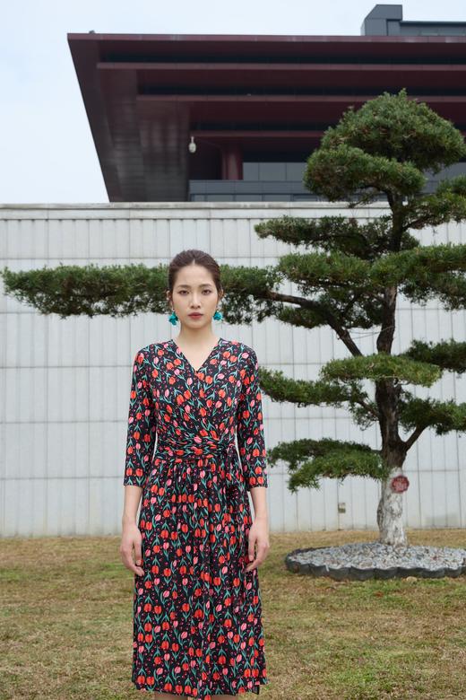 SZ1S55_胭脂色_连衣裙_春夏_V领七分袖系带收腰A字中长款_高级女装_BERNIEELEN 伯妮斯茵 商品图1