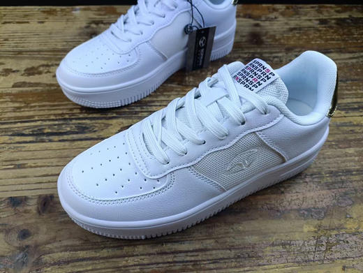 外贸正品 soprani/9 女款板鞋
码数:35/3，36/2，37/7，39/2，41/2 商品图1