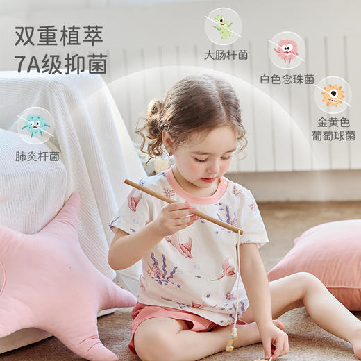【2025年春夏新品】i-baby/英伦宝贝童梦奇境针织抑菌恒温短袖短裤家居服套装男童女童睡衣套装 商品图1