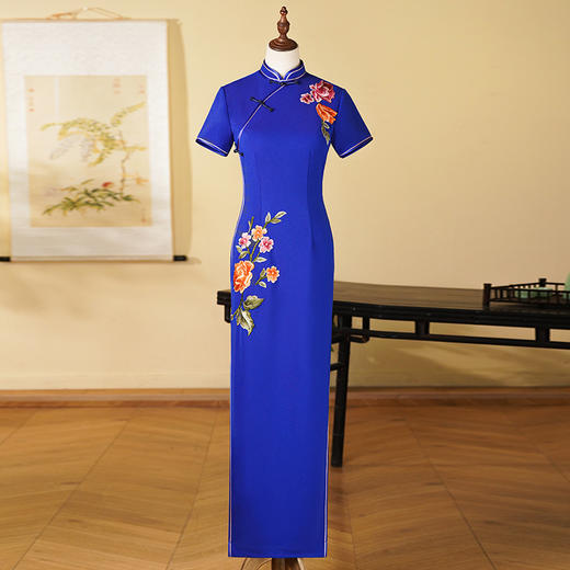 YD-3/16-05 2025新款修身改良高端开叉绣花长款走秀旗袍裙表演出服女迷花恋柳 商品图6