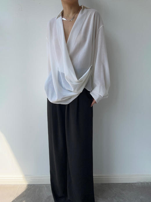 TU｜C05AW24-BL02- 荡领衬衫 [ WT00 / 黑BK00 ] 商品图3