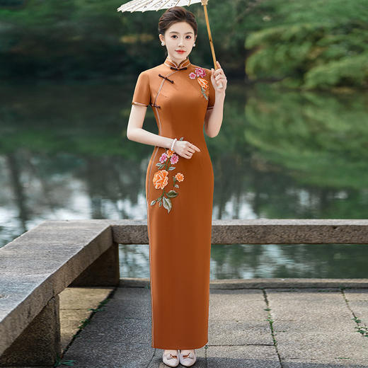 YD-3/16-05 2025新款修身改良高端开叉绣花长款走秀旗袍裙表演出服女迷花恋柳 商品图0