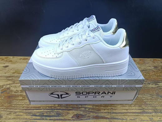 外贸正品 soprani/9 女款板鞋
码数:35/3，36/2，37/7，39/2，41/2 商品图0