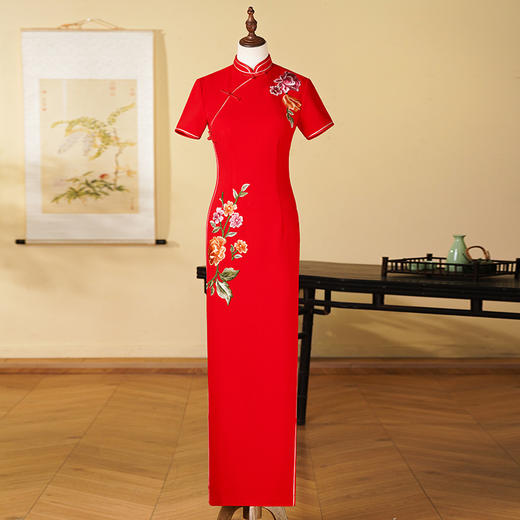 YD-3/16-05 2025新款修身改良高端开叉绣花长款走秀旗袍裙表演出服女迷花恋柳 商品图5