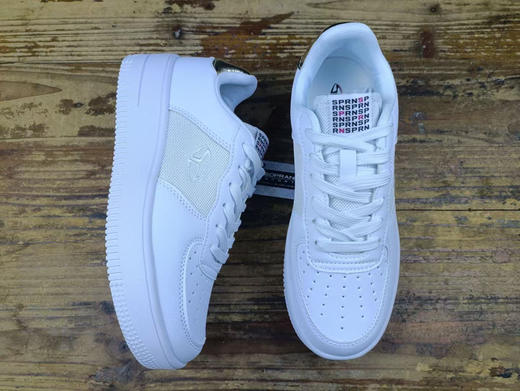 外贸正品 soprani/9 女款板鞋
码数:35/3，36/2，37/7，39/2，41/2 商品图3