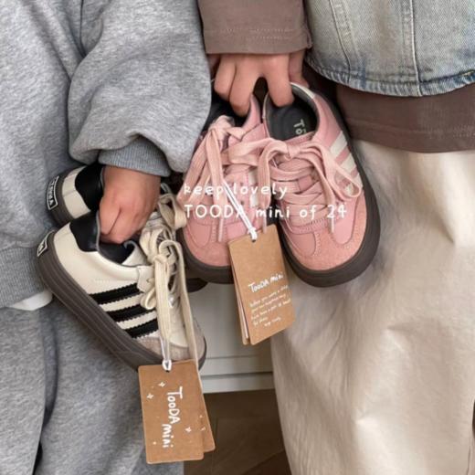 🌷欢乐童年，岁愿相伴【岁愿春季新款经典复古防滑软底轻盈德训鞋SY-D115🌵】 💕岁愿潮流童鞋属于岁愿品牌童鞋家族潮童板块童鞋，🌟 除了良好的品质保证，🌻主打潮流设计，打造潮童新时尚 商品图1