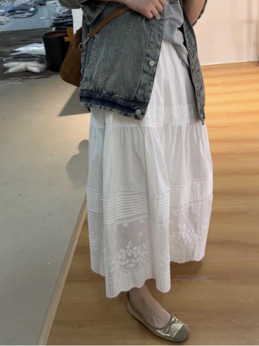 😎【岚可可重工刺绣花边半身裙】它来啦！！！🦉 选用高品质棉质面料，🤩质地柔软亲肤~ 透气性极佳💥，即使在炎热的夏季也能保持清爽舒适  商品图5