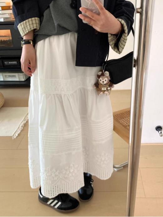 😎【岚可可重工刺绣花边半身裙】它来啦！！！🦉 选用高品质棉质面料，🤩质地柔软亲肤~ 透气性极佳💥，即使在炎热的夏季也能保持清爽舒适  商品图3