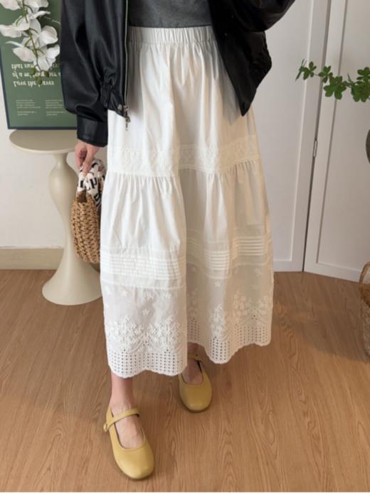 😎【岚可可重工刺绣花边半身裙】它来啦！！！🦉 选用高品质棉质面料，🤩质地柔软亲肤~ 透气性极佳💥，即使在炎热的夏季也能保持清爽舒适  商品图0