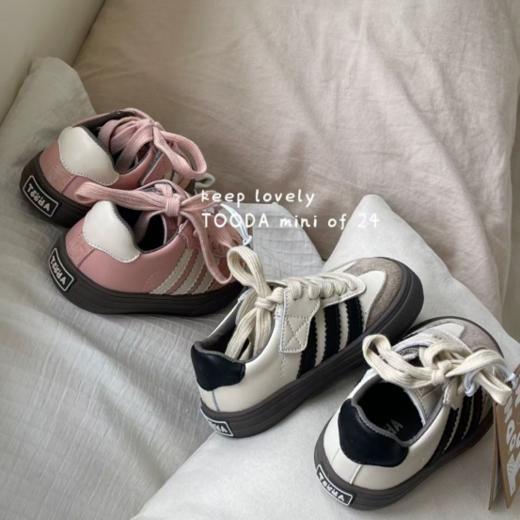 🌷欢乐童年，岁愿相伴【岁愿春季新款经典复古防滑软底轻盈德训鞋SY-D115🌵】 💕岁愿潮流童鞋属于岁愿品牌童鞋家族潮童板块童鞋，🌟 除了良好的品质保证，🌻主打潮流设计，打造潮童新时尚 商品图0