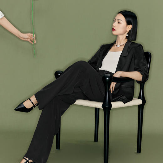 【商场同款】伊芙丽夏高级感通勤黑色西装1F4110751G 商品图4