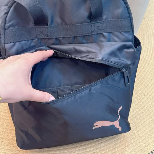 正品PUMA彪马金标防泼水双肩包手提包
特价💰99
尺寸：28*13*38
包装:普通袋装 商品图4