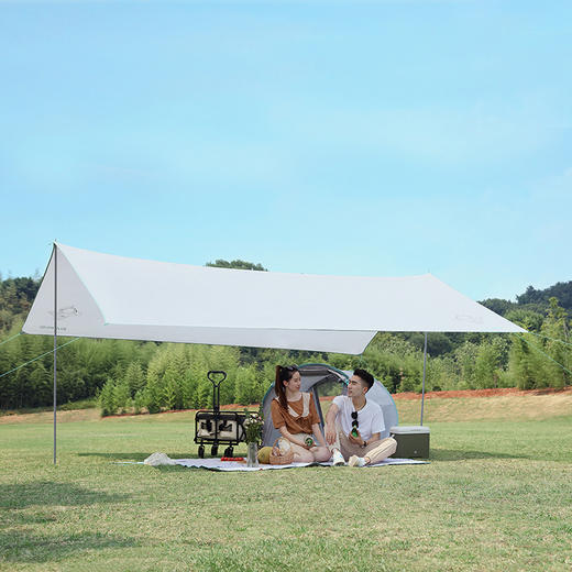 【出行好物丨大迈户外露营天幕】内涂银胶阻挡日晒，撑杆稳固耐用，露营更放心，防泼水材质，雨天也能从容应对，快速调节扣搭建更轻松，配备收纳包，折叠收纳很便利，轻松享受露营好时光 商品图1