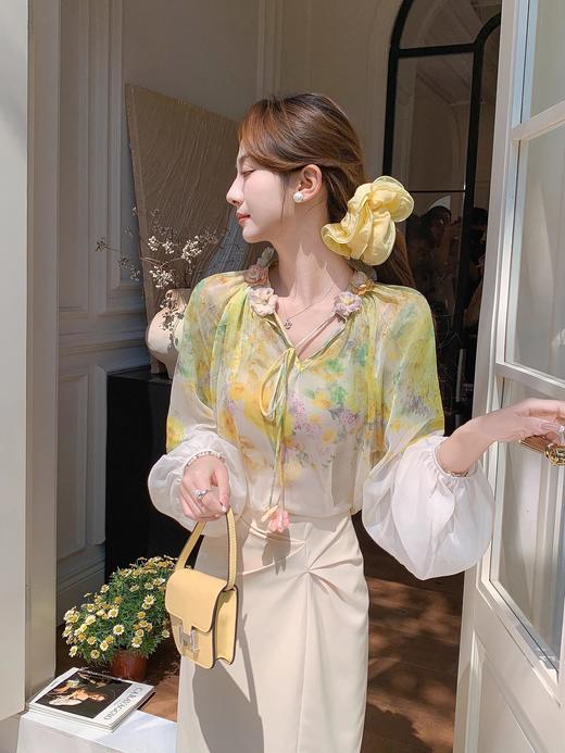张心子【春日弥漫】轻薄防晒立体花朵显瘦碎花衬衫上衣 U2503048 商品图2