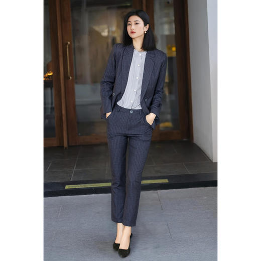 高干通勤套装 经典竖条纹面料  兼具专业和舒适度 米思阳时尚套装春季西装外套直筒休闲长裤两件套女0290 商品图4