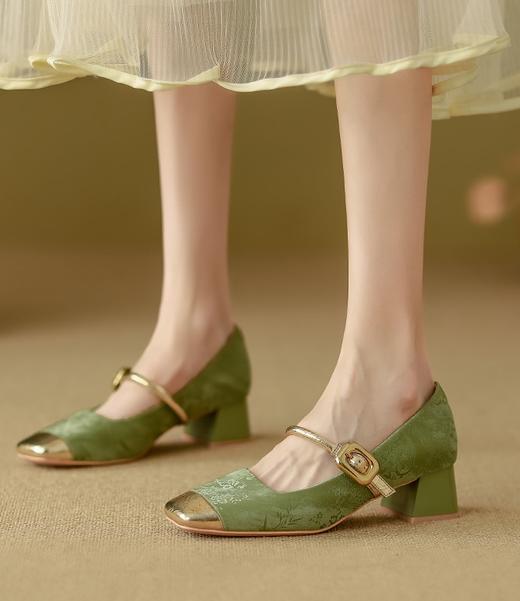 新款国风提花纤皮羊皮鞋垫优雅方跟鞋 商品图0