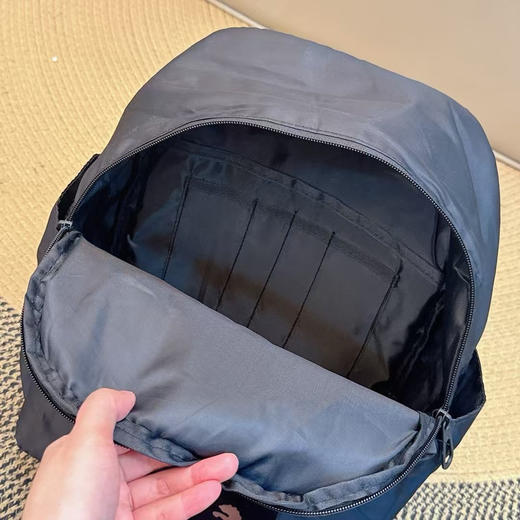 正品PUMA彪马金标防泼水双肩包手提包
特价💰99
尺寸：28*13*38
包装:普通袋装 商品图5