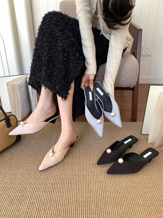 Miu家同款珍珠尖头三角跟鞋 商品图0