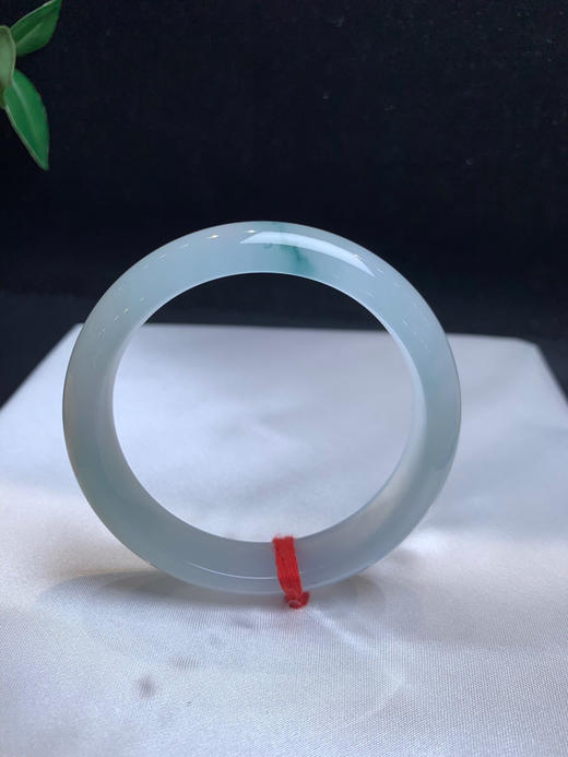 612520，55冰飘花手镯，冰底 飘了一抹淡雅的蓝花，秀气灵动 商品图0