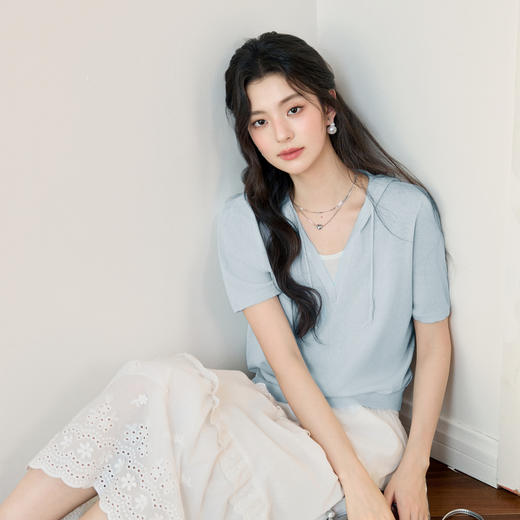 【严选】诗凡黎慵懒氛围假两件针织2025夏新款轻薄透气叠穿连帽毛衫女7G3431321 商品图4