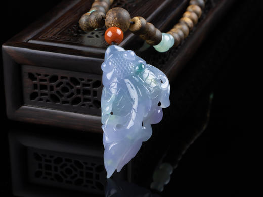 XY0171沉香+翡翠紫罗兰金鱼挂件 商品图2