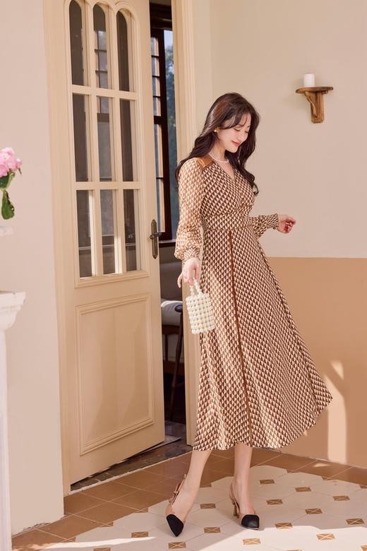 Le Malene 咖色翻领V领收腰印花连衣裙 19885 商品图4