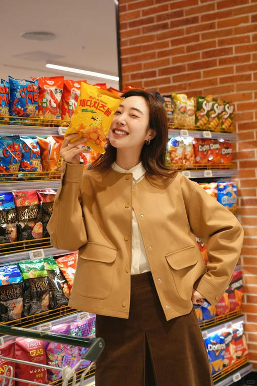 全棉双面布外套 解锁高阶通勤美学 让质感穿透四季 天然全棉邂逅创新织法 正反异色格纹工艺 组织紧密厚实 基础百搭廓形 经典圆领 圆润流畅 商品图2