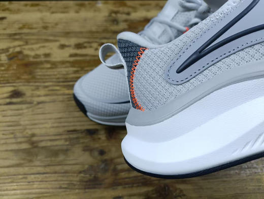 出口欧洲原单正品LESCON男士跑鞋休闲运动鞋
尺码偏小一码，
平时运动鞋41，这款选40
颜色:白色，浅灰色，深灰色
码数:40-45码 商品图14