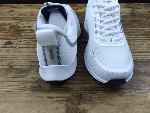 出口欧洲原单正品LESCON男士跑鞋休闲运动鞋
尺码偏小一码，
平时运动鞋41，这款选40
颜色:白色，浅灰色，深灰色
码数:40-45码 商品图4