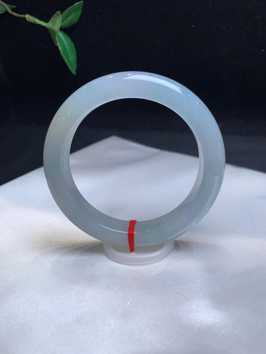 612521，57 蓝紫底特色手镯，满圈带蓝紫的色调，底妆非常细腻清新 商品图1