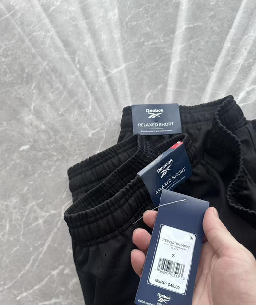 全新正品Reebok全激光网眼穿孔双层男款速干透气运动短裤五分裤

25年美版新款 官网80美金左右 现货65条
这种激光网眼穿孔+复古logo+双层弹力面料

尺码 XS-XL 商品图2