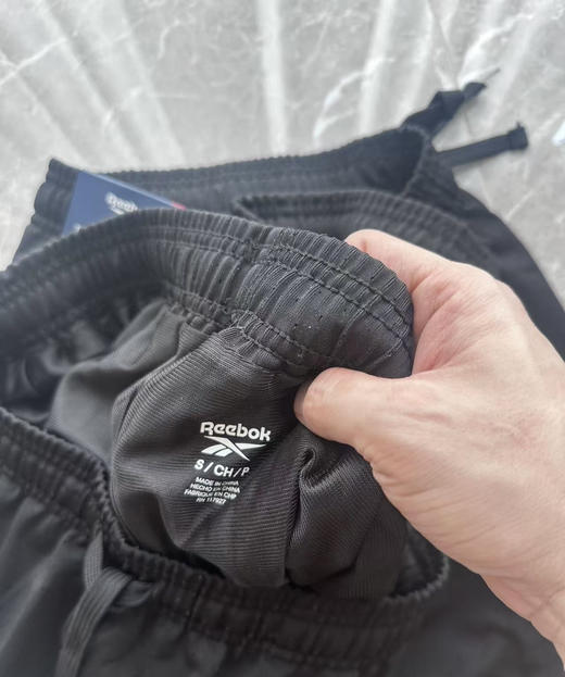 全新正品Reebok全激光网眼穿孔双层男款速干透气运动短裤五分裤

25年美版新款 官网80美金左右 现货65条
这种激光网眼穿孔+复古logo+双层弹力面料

尺码 XS-XL 商品图3