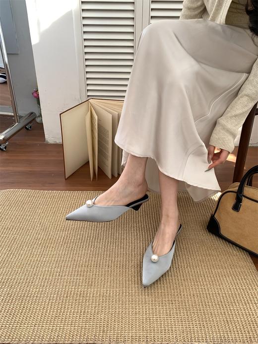 Miu家同款珍珠尖头三角跟鞋 商品图3