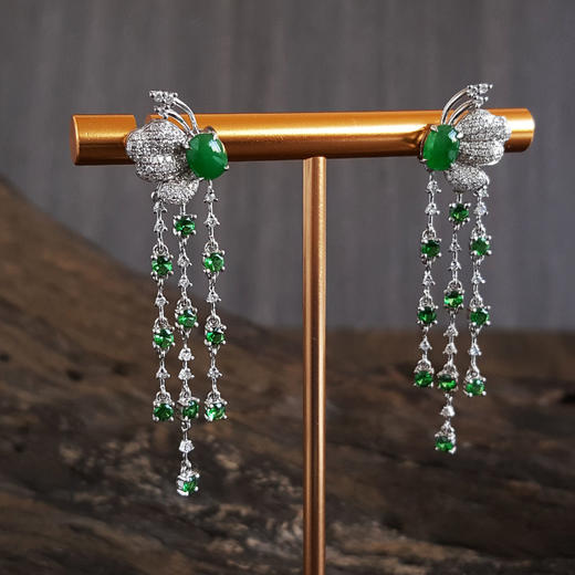 【天然正品】AU750白金蝴蝶造型豪镶钻镶天然冰种满绿蛋面翡翠流苏耳坠蛋面：5.5*4.6MM女士现售价：6880！180325NJM12 商品图4