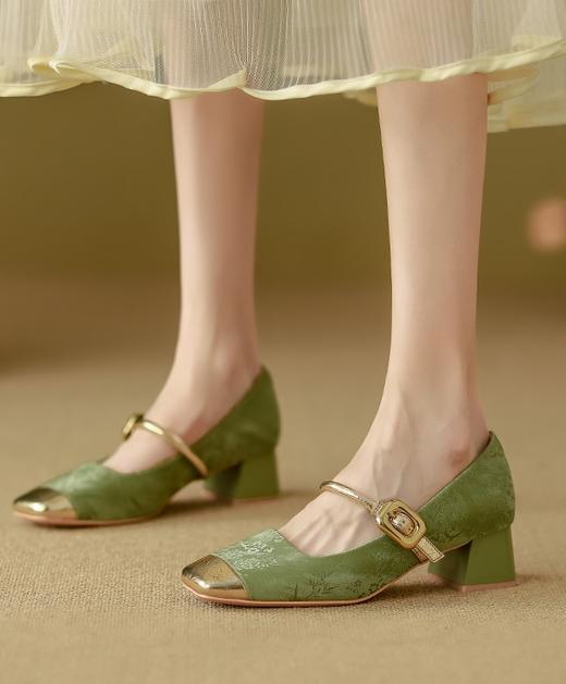 新款国风提花纤皮羊皮鞋垫优雅方跟鞋 商品图2