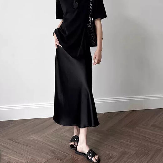 馥迦法式气质垂感缎面半身裙 商品图2
