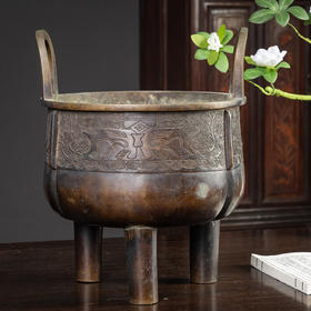 清 铜冲天耳三足云雷纹鼎式大香炉