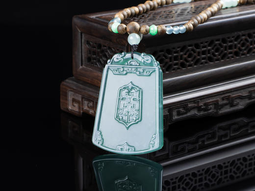 XY0136沉香+翡翠复古雕刻无事牌 商品图1