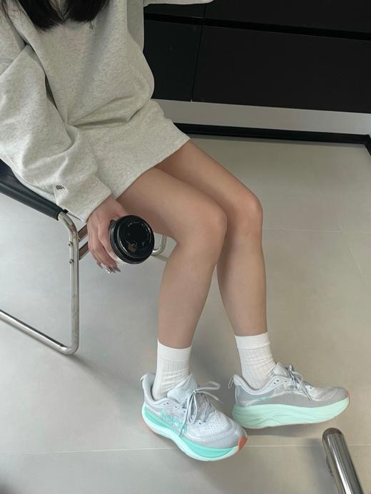 点此购买 HOKA ONE Skyflow春秋季男女款训练鞋 98 312792 商品图11