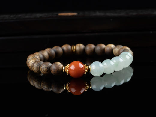 XY0166沉香+翡翠南红手串 商品图1