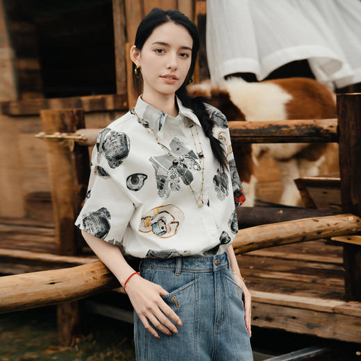 谜底花色衬衫短袖女2025夏季新款复古原创印花宽松衬衣256MC6701 商品图3