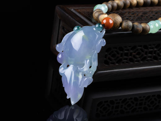 XY0171沉香+翡翠紫罗兰金鱼挂件 商品图3