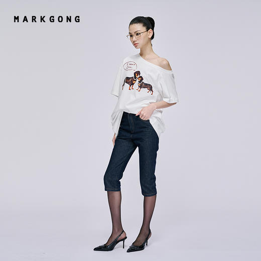 MARKGONG 2025春夏新款 白色狗狗斜开肩T恤 商品图1