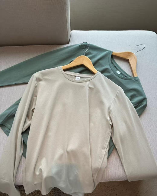 原单正品 Lulu 女款打底衫，两个色。
尺码S-XL，越南产 商品图1