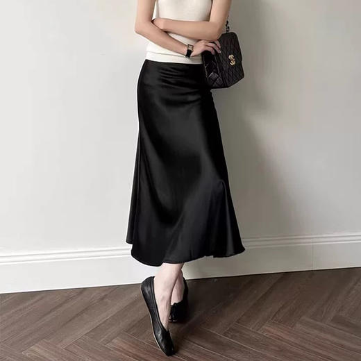 馥迦法式气质垂感缎面半身裙 商品图3