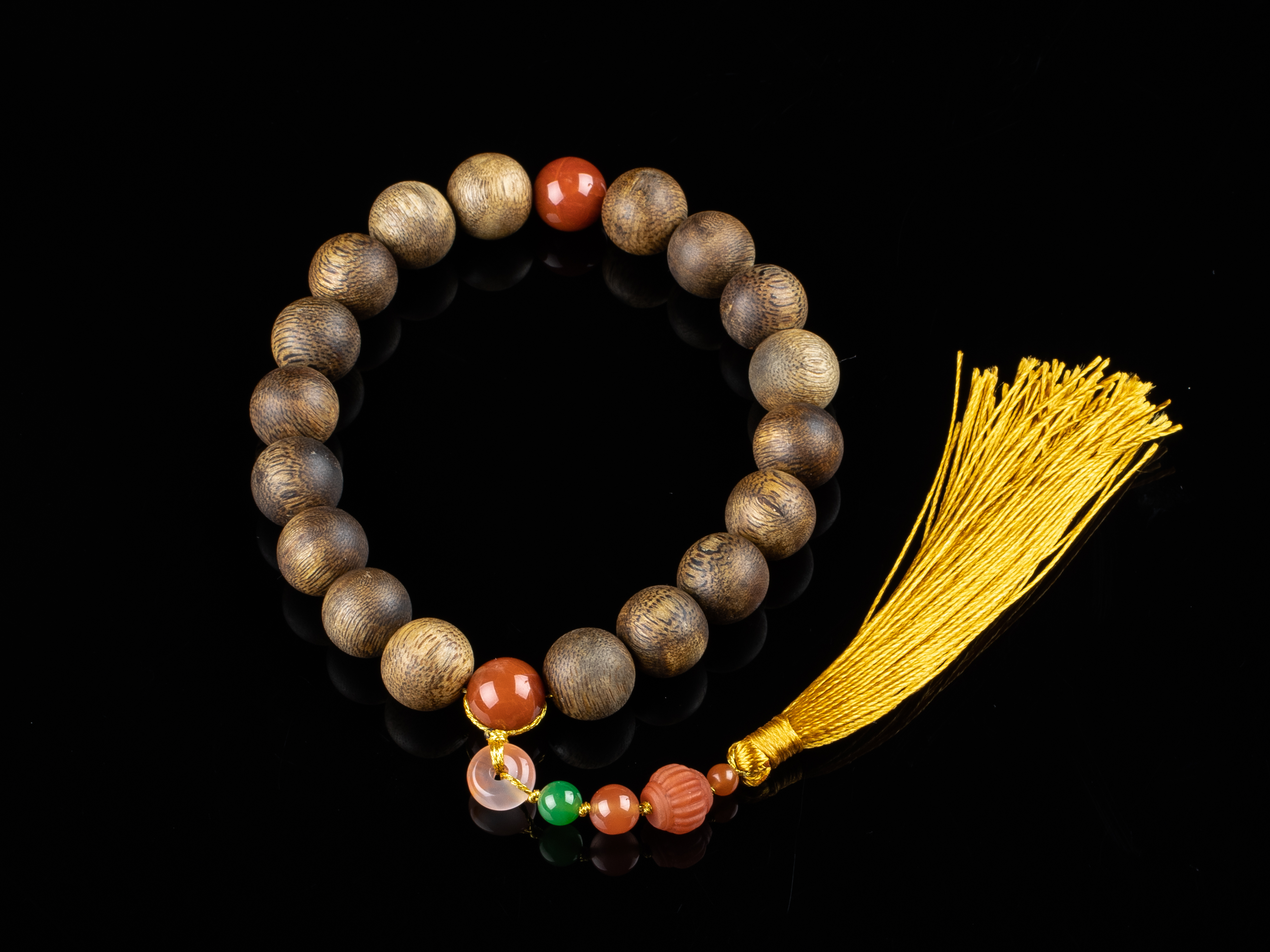 XY0151沉香+南红流苏款手串手持