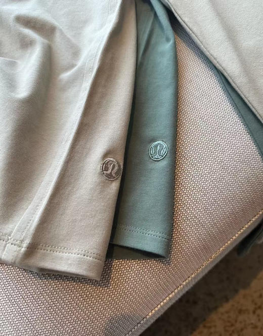 原单正品 Lulu 女款打底衫，两个色。
尺码S-XL，越南产 商品图4